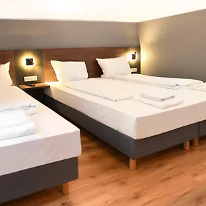 Otel Apadana Frankfurt